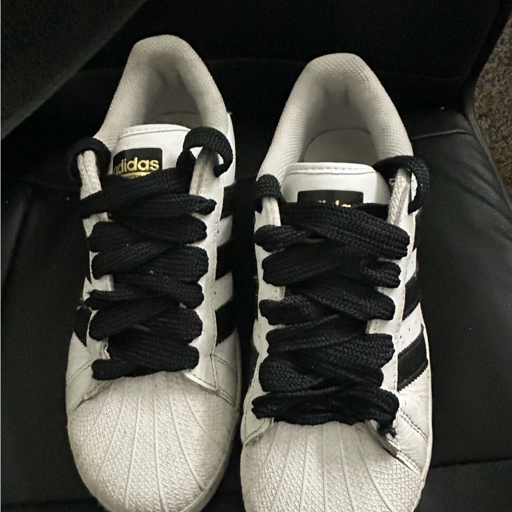 White Adidas superstars